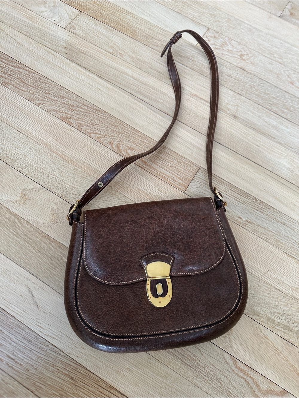 Vintage Gucci Horseshoe Lock Leather Saddle Bag